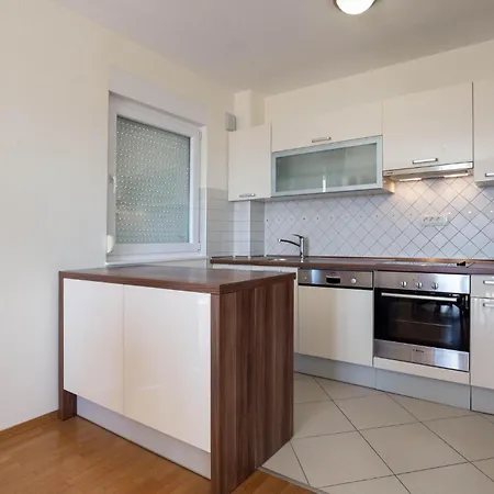 Cozy In With Sauna Makarska