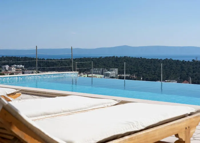 בית נופש Cozy In With Sauna מאקרסקה